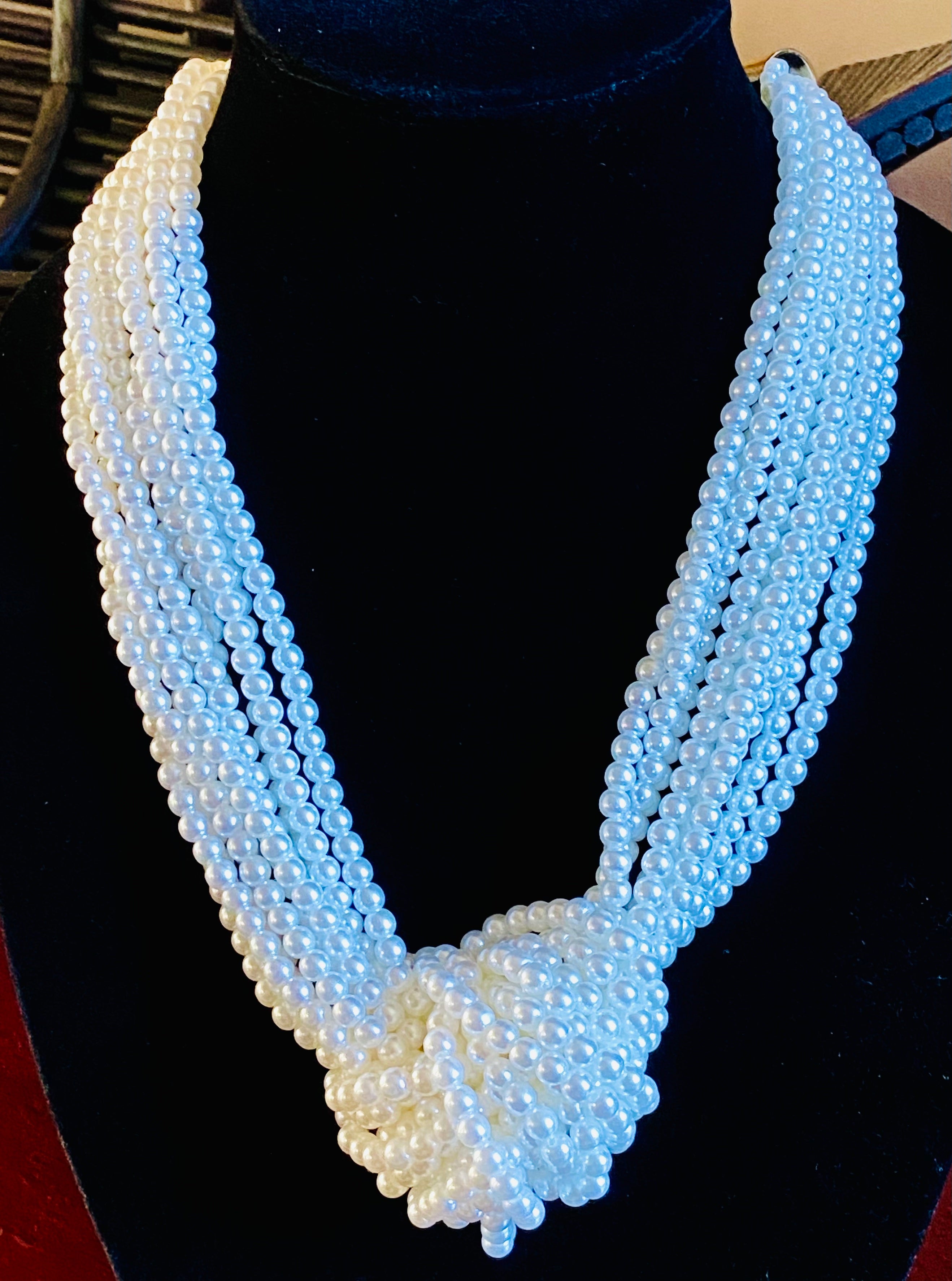 Ladies Big Knot Faux Pearl Necklace