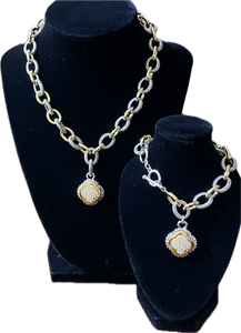 Ladies' Chain Link Clover Pendant Necklace Set