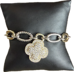 Load image into Gallery viewer, Ladies' Chain Link Clover Toggle Bracelet
