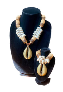 Large Cowrie Shell Pendant Bracelet