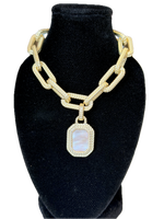 Load image into Gallery viewer, Matte Gold Chain Link Bracelet with Mother of Pearl Charm
