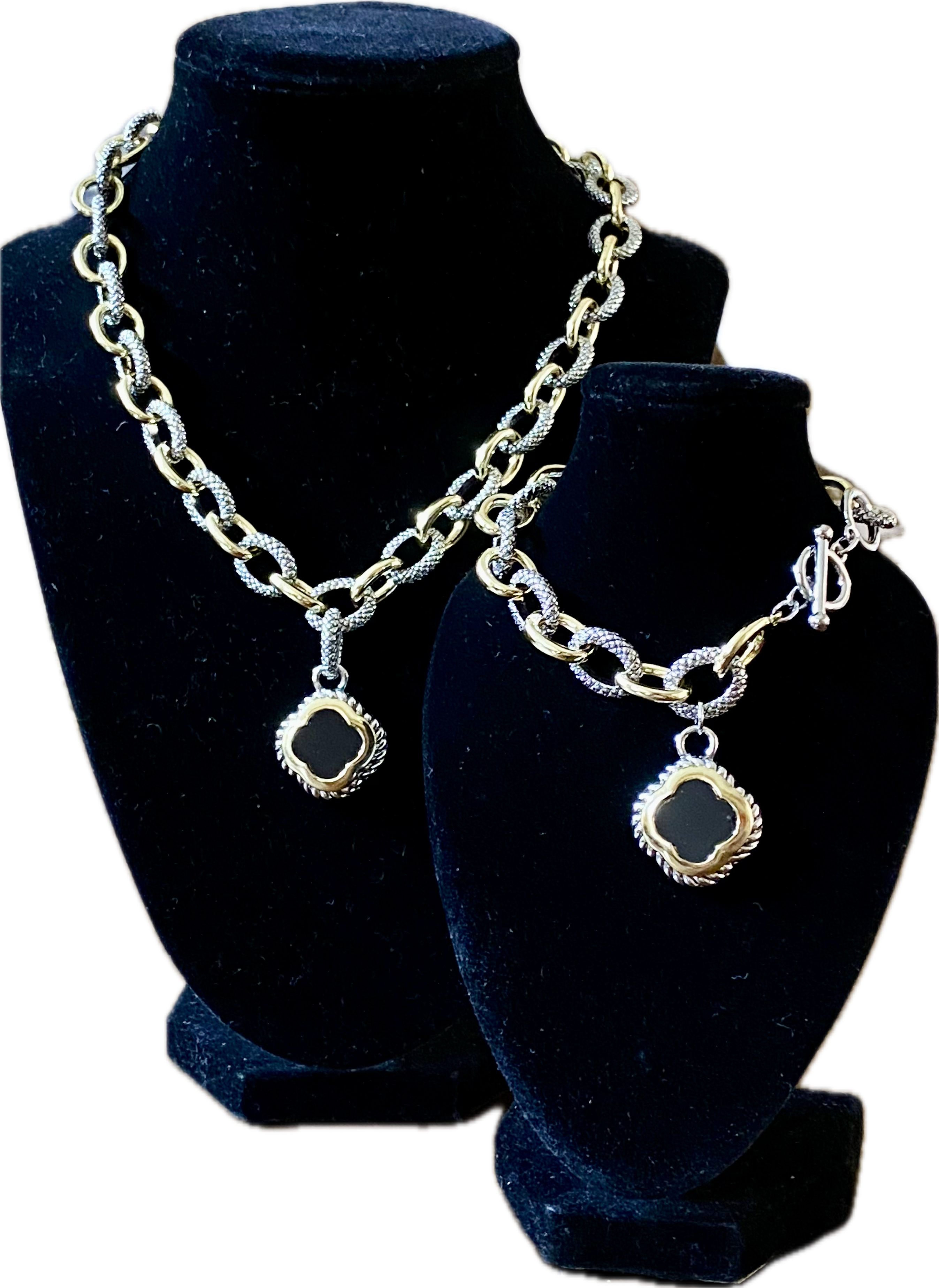 Ladies' Chain Link Clover Pendant Necklace Set