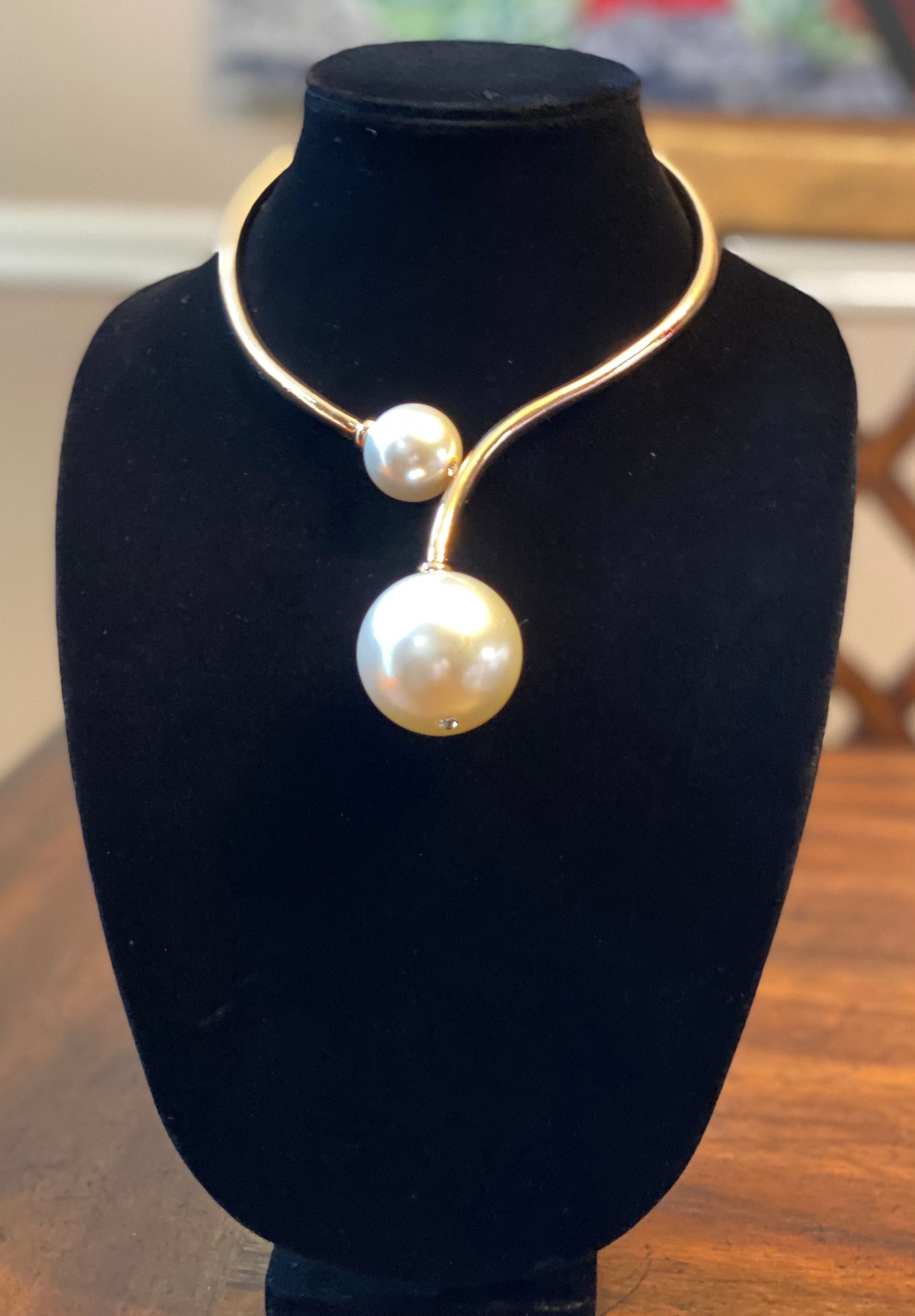 Ladies Pearl Statement Choker