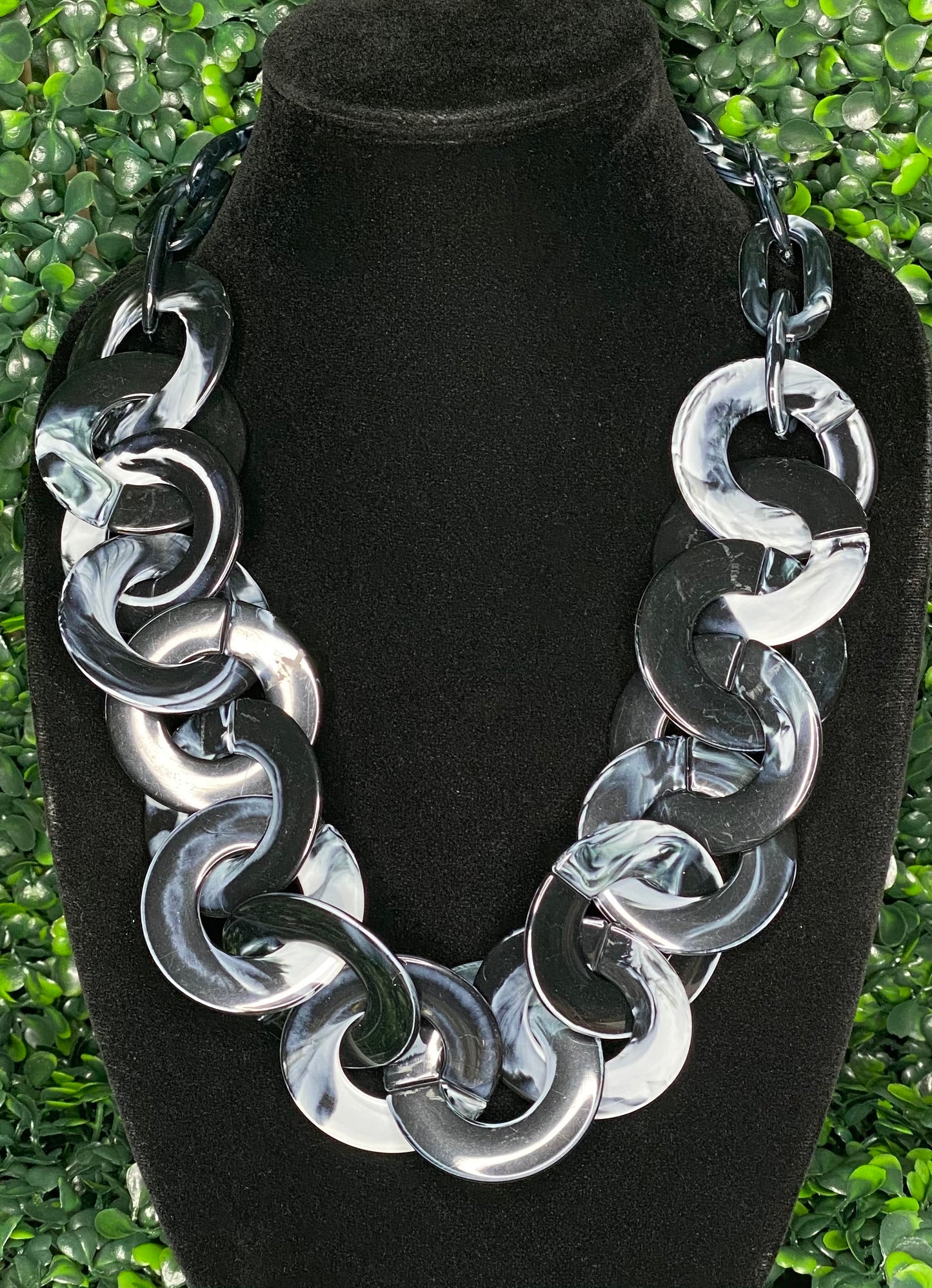 Marbled Resin Chain Link Necklace