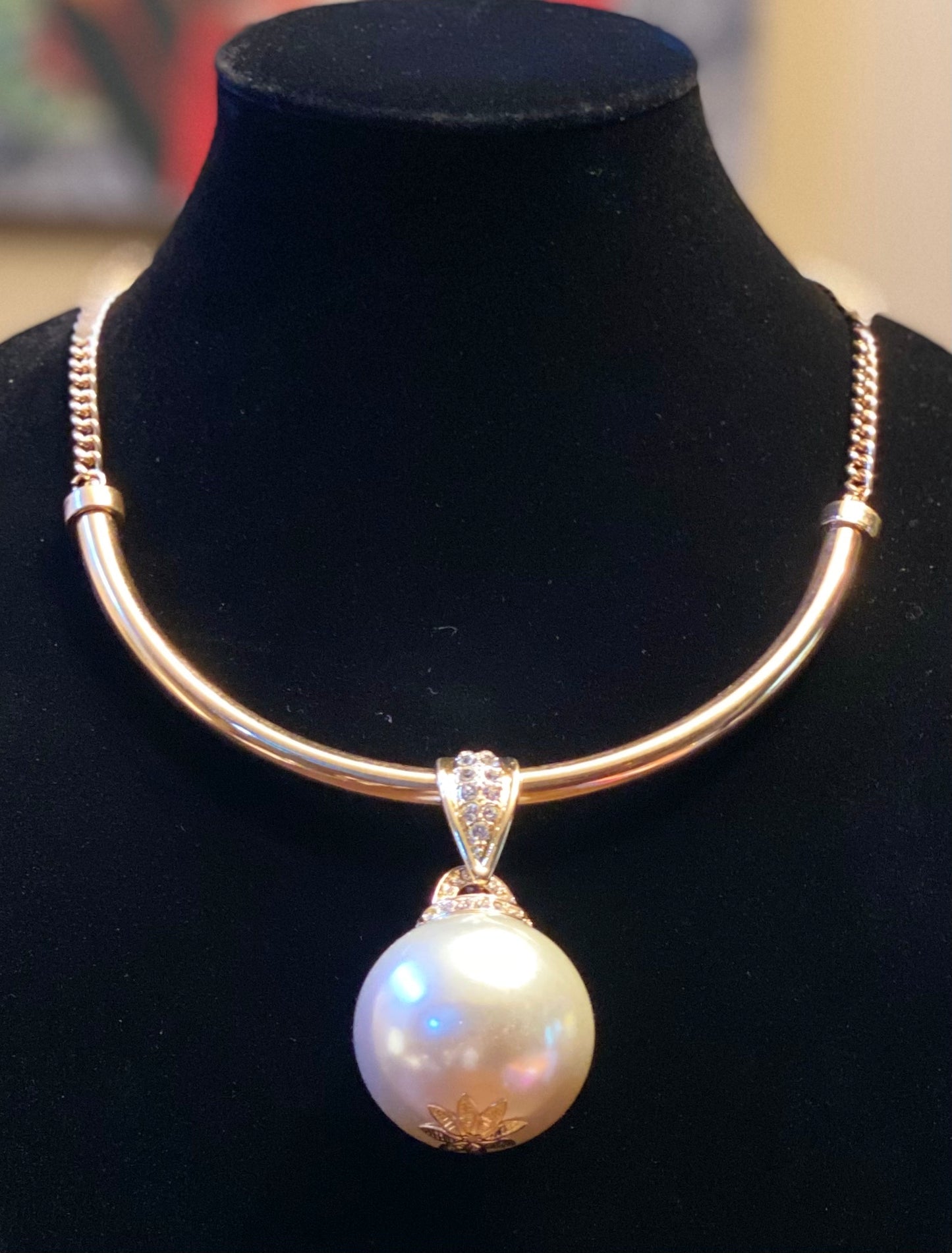 Ladies' Collar Necklace with Large Pearl Pendant