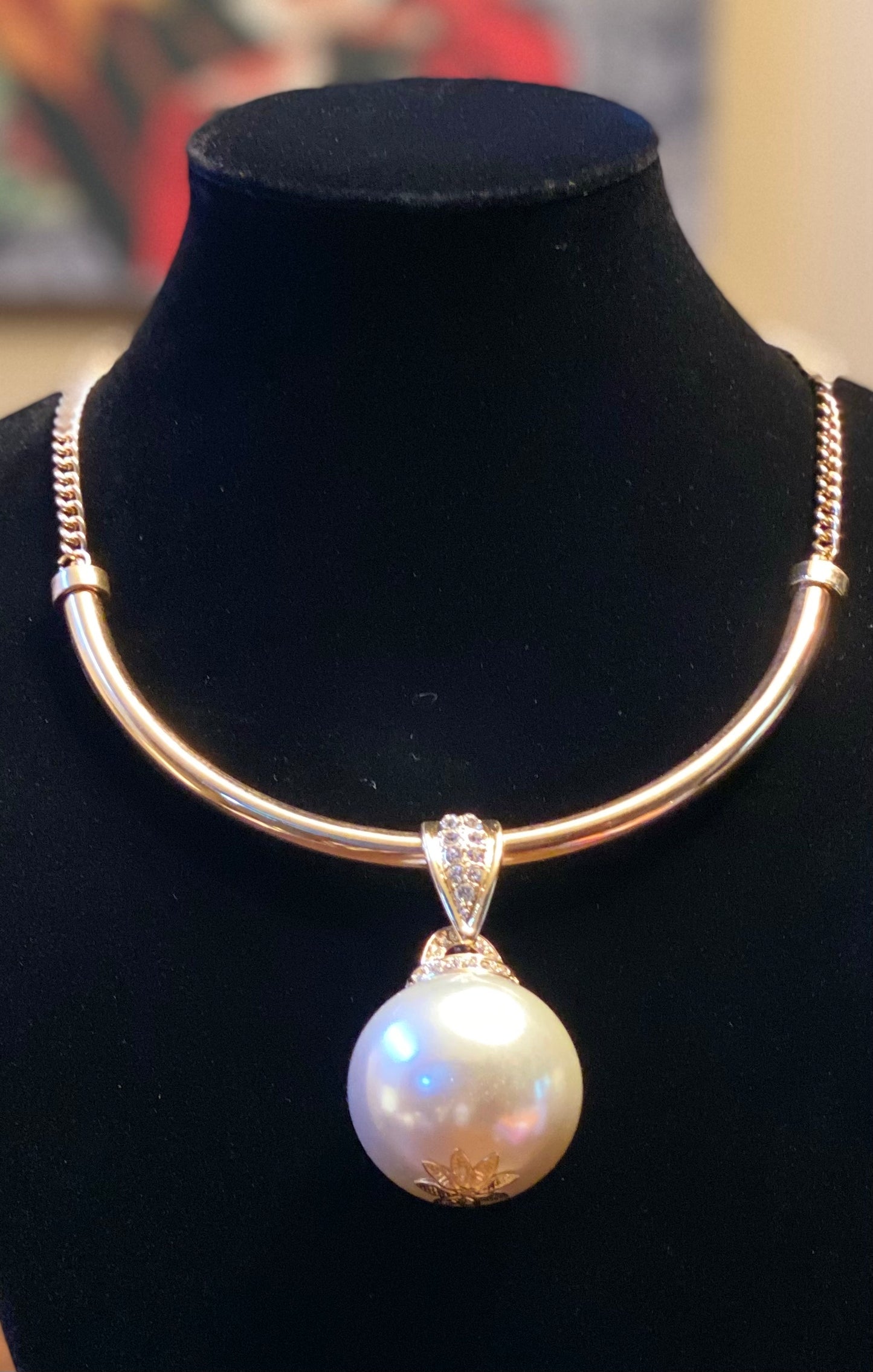 Ladies' Collar Necklace with Large Pearl Pendant