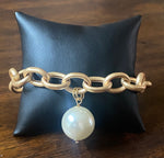 Load image into Gallery viewer, Chunky Chain Link Bracelet With Over-sized Pearl
